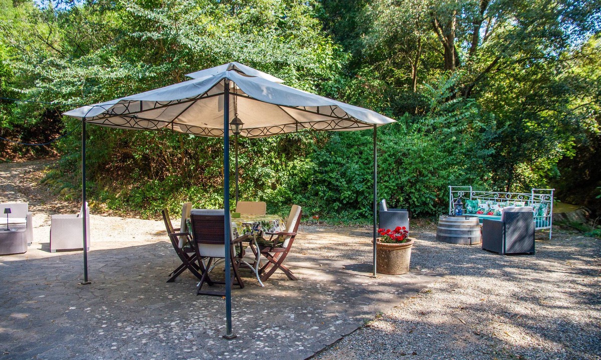 Grosseto House | Holiday Home 'Casa Elfo' with Shared Pool, Private Terrace and Wi-Fi