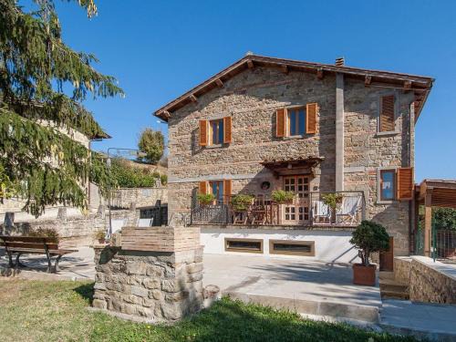 Pratovecchio House | Holiday Home Fichtenhaus mit Schwimmbad zwischen Florenz und by Interhome