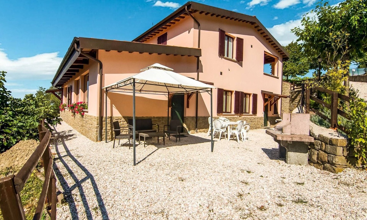 Apecchio House | Holiday Home in Apecchio with Panoramic Views