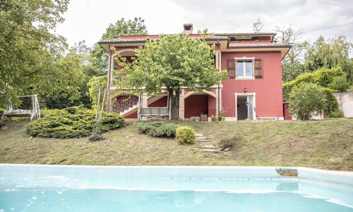 Apecchio Villa | HOLIDAY HOME MARCHE swimmig pool