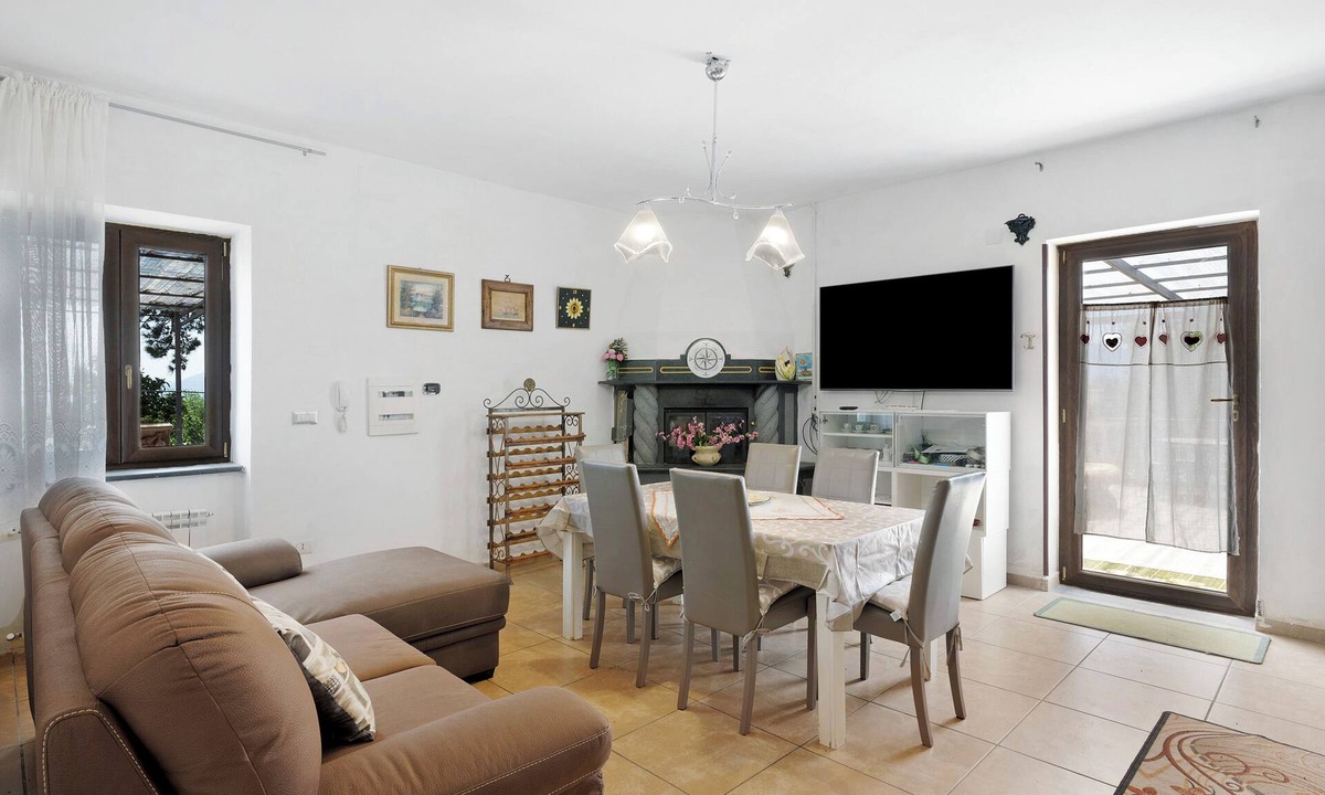 Terzigno House | Holiday Home 'Rita Al Vesuvio' with Mountain View, Private Terrace and Private Garden