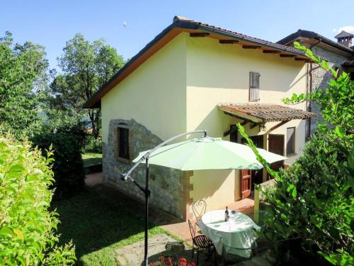 Monte Santa Maria Tiberina House | Holiday Home Il Monte-1 by Interhome