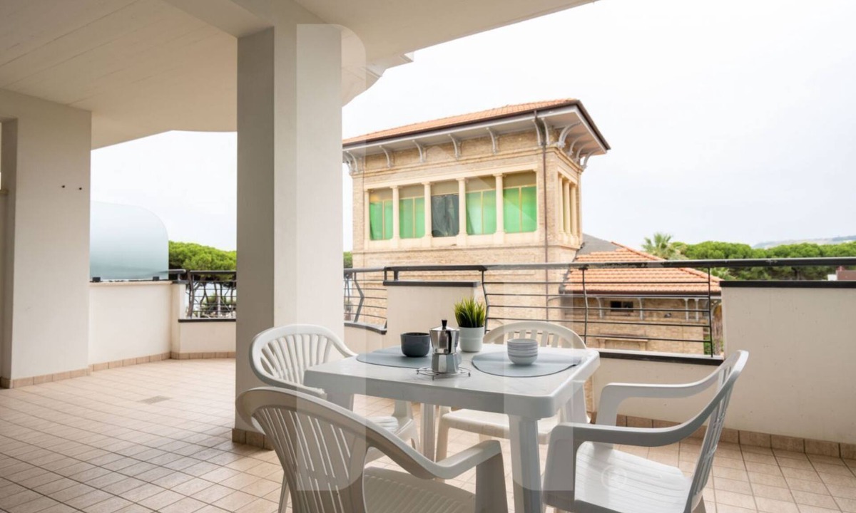 Pineto Apartment | Holiday Rendez Vous 41 - Third floor apartment with side sea view