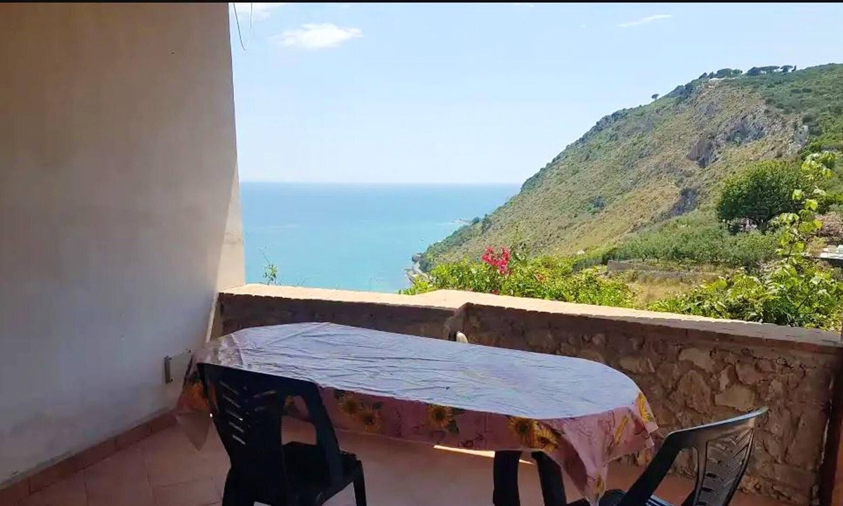 Terracina Apartment | Homerez - Appartement 5 km away from the beach for 5 ppl. at Piazza Palatina
