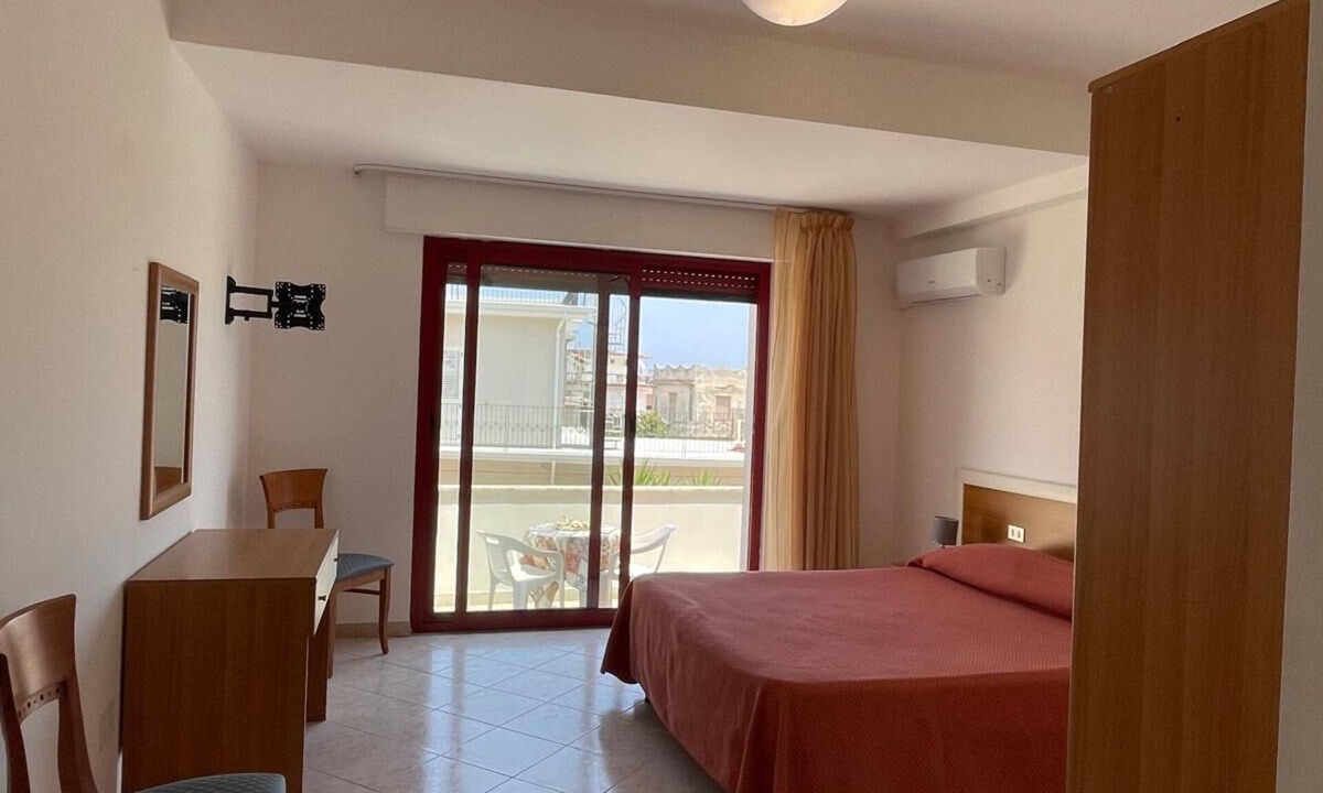 Brancaleone Marina Hotel | Hotel Lungomare 3 Stelle