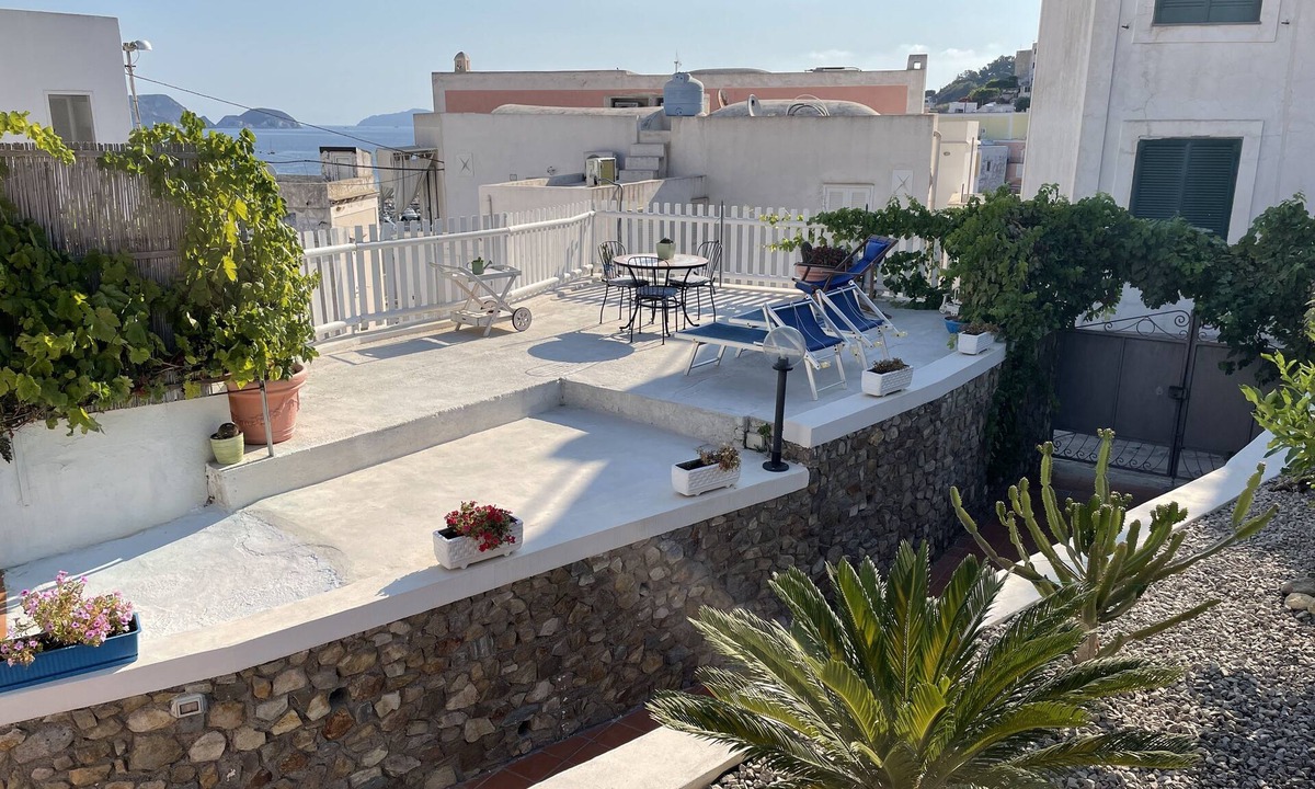 Ponza Villa | House with garden and terraces " The Vine"