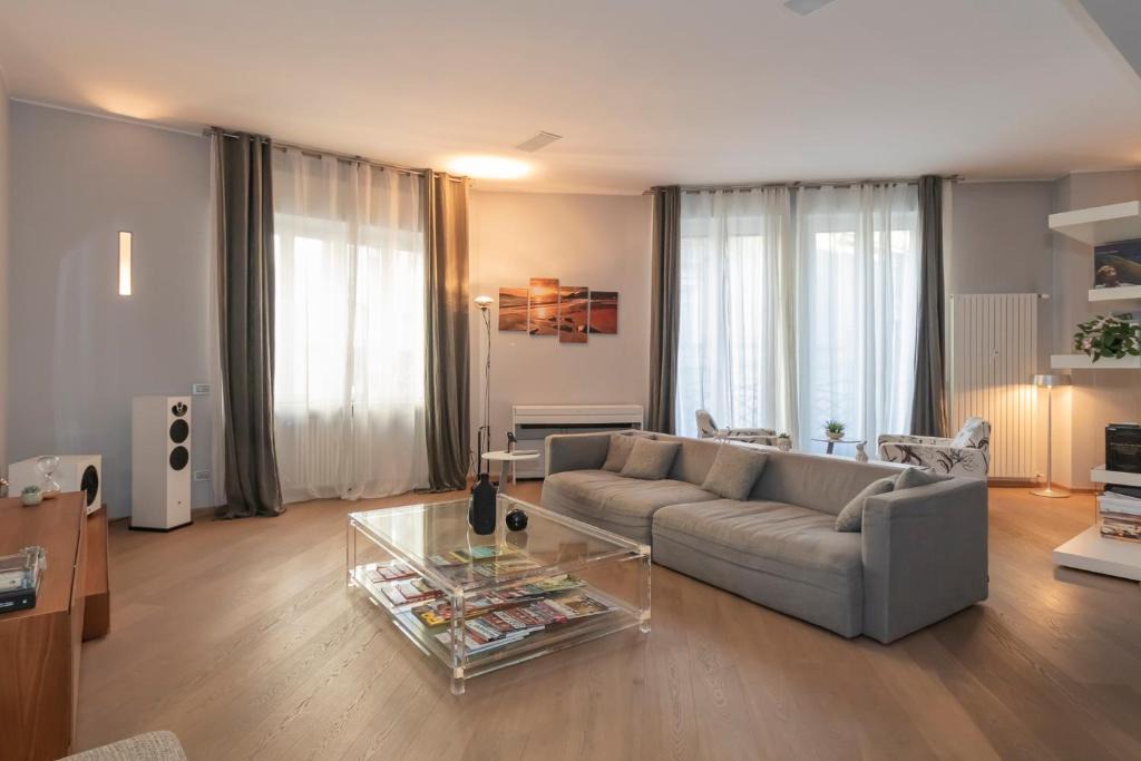 Tricolore Apartment | I-Host Apartment - Premium 3BR & 2BA