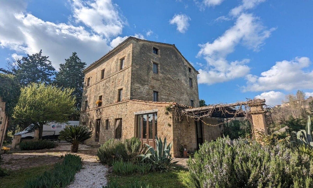 Cupramontana House | Idyllic artist's country house with pool & yoga room in a secluded location