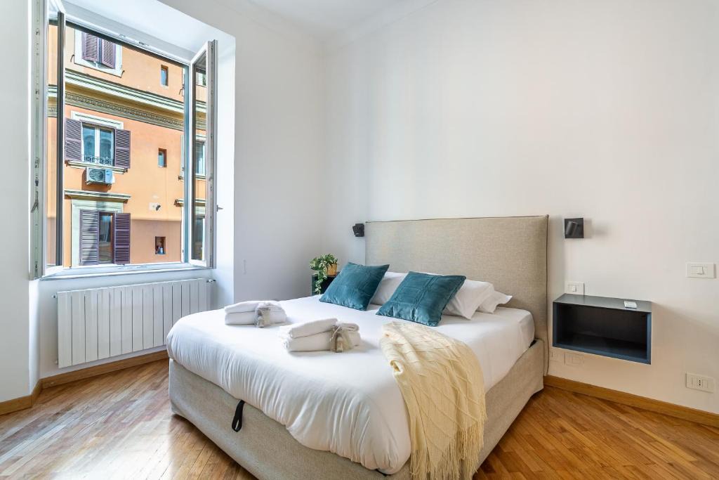 Salario Apartment | iFlat Classic roman palazzo Fons Trevi A15