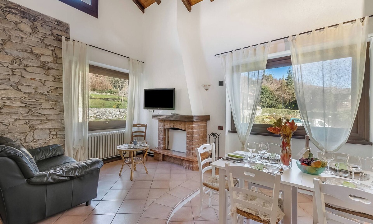 Nebbiuno Apartment | Il Borgo Del Vergante Casa Lina: Ac And Balcony, Nebbiuno, Italy