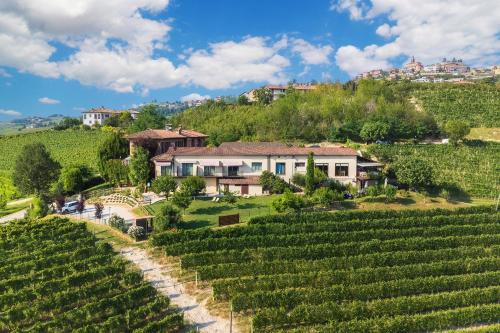 Diano d'Alba House | Il Cortile Suites