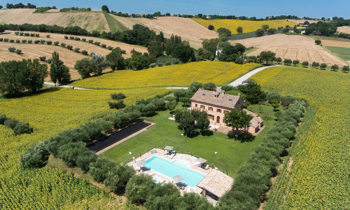 Ripe Apartment | Il Girasole, app in a typical villa with swimming pool 7 km from the sea, Senigallia, Marche