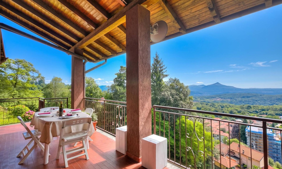 Gignese Apartment | Il Vecchio Faggio: Lake Maggiore view Terrace, Gignese, Italy
