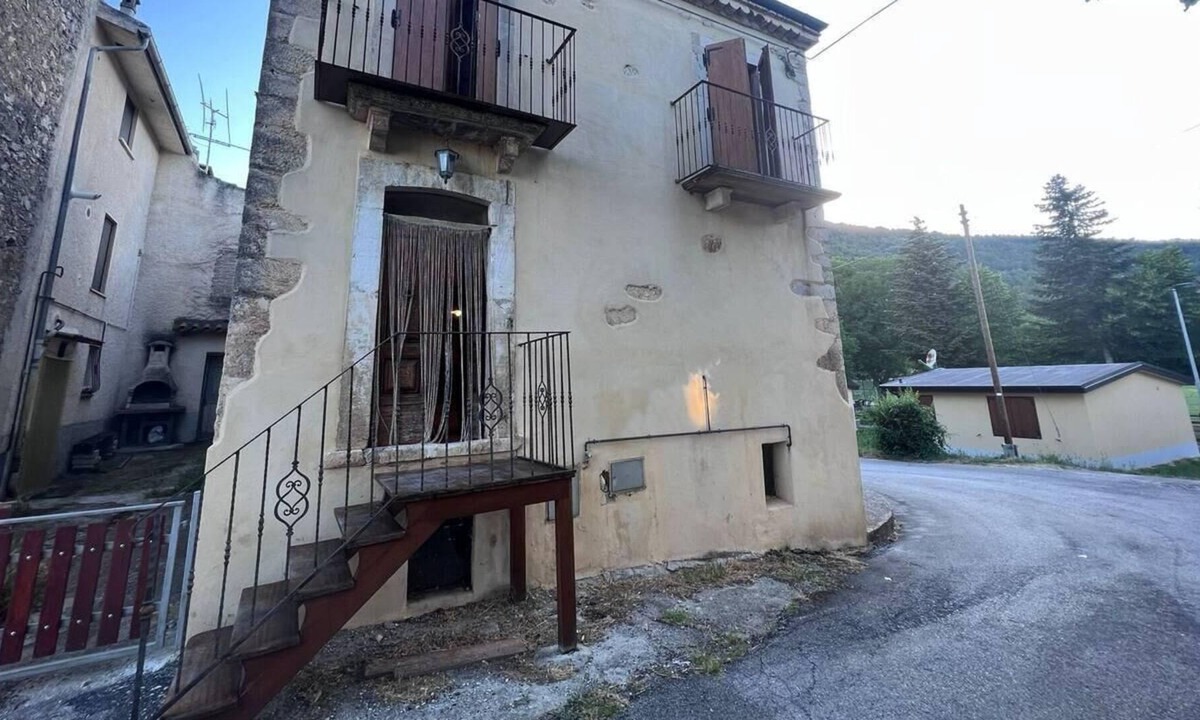 San Benedetto in Perillis House | Immaculate 2-Bed House