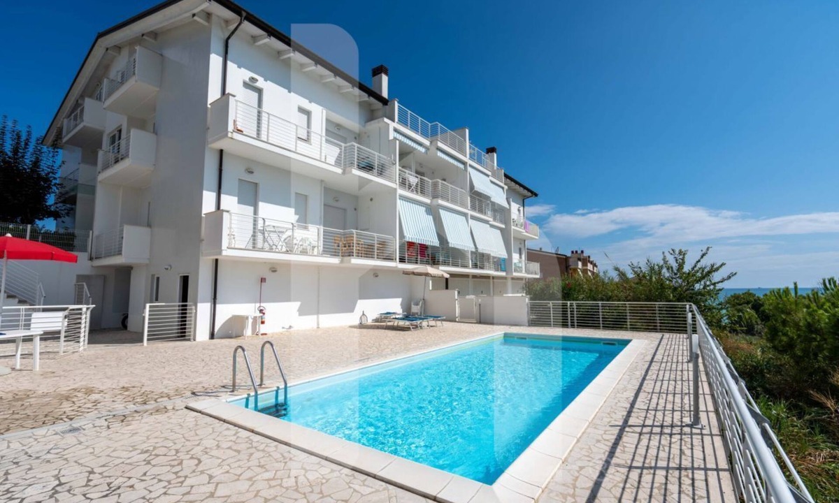 Foggetta Apartment | In an enchanting location, in a residential neighborhood a stone's throw from the city center and directly in the territory of the Marine Protected Area Torre del Cerrano, the I Gabbiani residence will offer you a relaxing holiday. The three-room apart