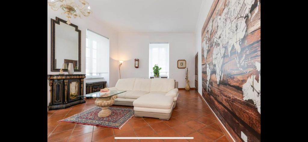 Monti Apartment | IN FRONT OF COLISEUM 2