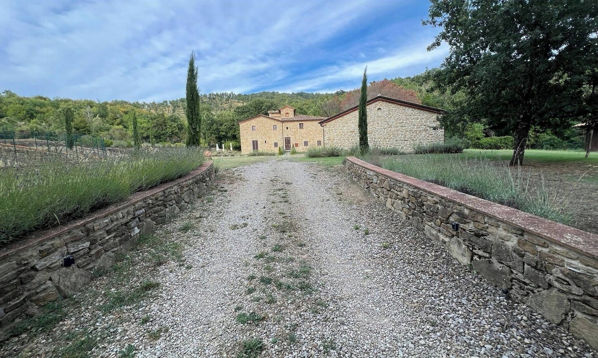 Arezzo House | Independent house in the Arezzo hills