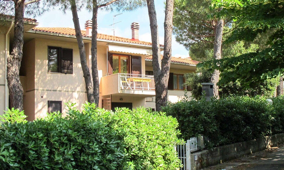 Castiglioncello Apartment | Beautiful apartment for 6 people with WIFI, TV and balcony