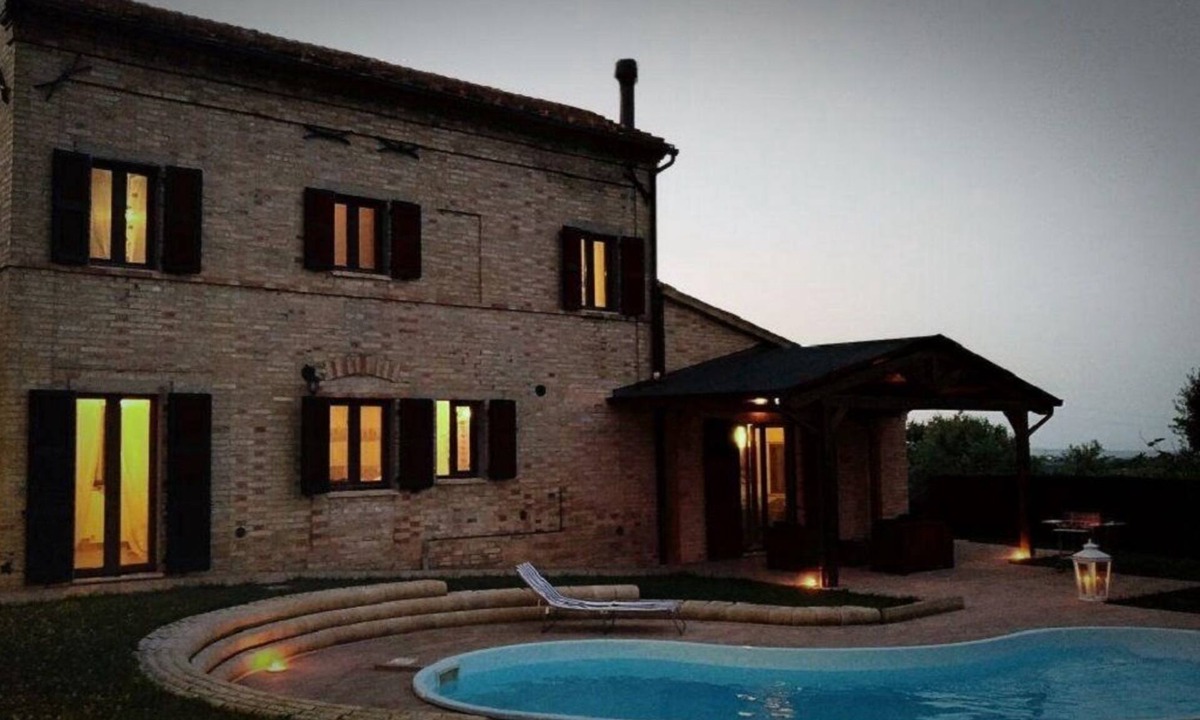 Loro Piceno Villa | Italian villa with swimming pool, 5 minutes to the town