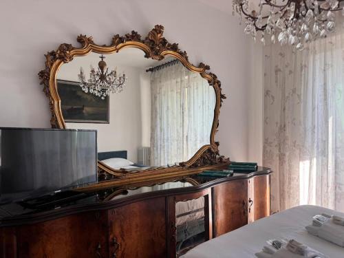 Quarto Cagnino Apartment | L Archè San Siro Golden Mirror Home Milano