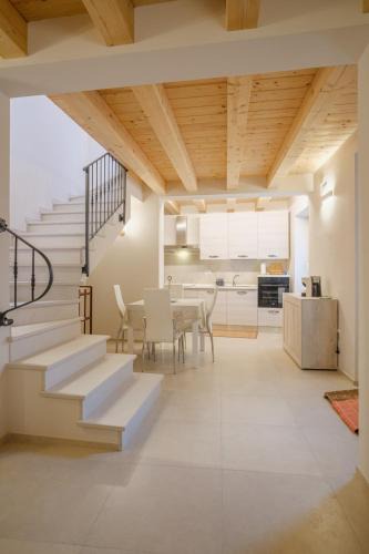Fermo House | La Casa di Vina