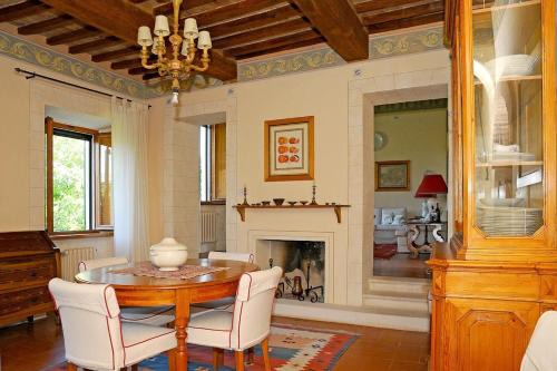 Fabriano Villa | La Casa in Collamato Villa for 9 Park in the hill
