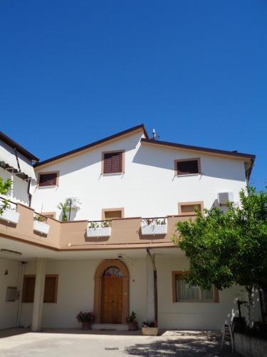 Frisa House | La Casa sul Colle