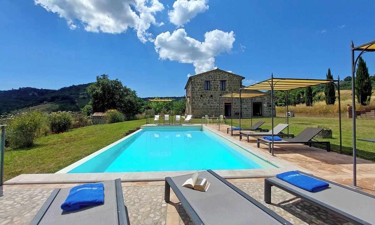 Corbara Villa | La Pietra farmhouse, private swimming pool, accommodates 6 guests