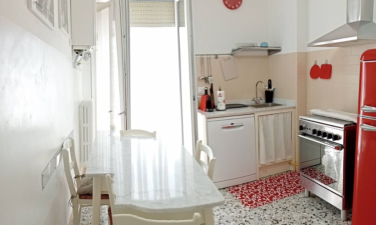 Porto San Giorgio Apartment | La Roscia house with personality 80 mt from the beach.