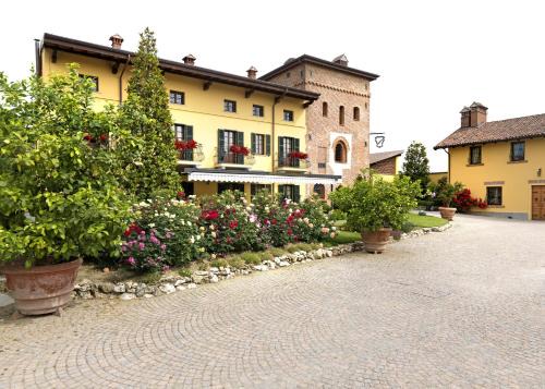 Lumellogno Hotel | La Torre Dei Canonici