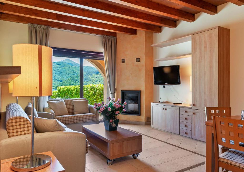 Scanno House | Lake-view Holiday Home in Scanno with Garden and Fireplace