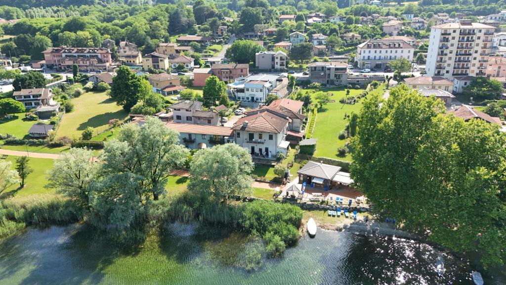Dormelletto Apartment | Lakefront, Wi-Fi & Private Parking - La Grotta sul Lago