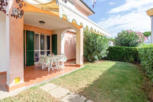 Porto Recanati House | Large villa with private garden near the sea