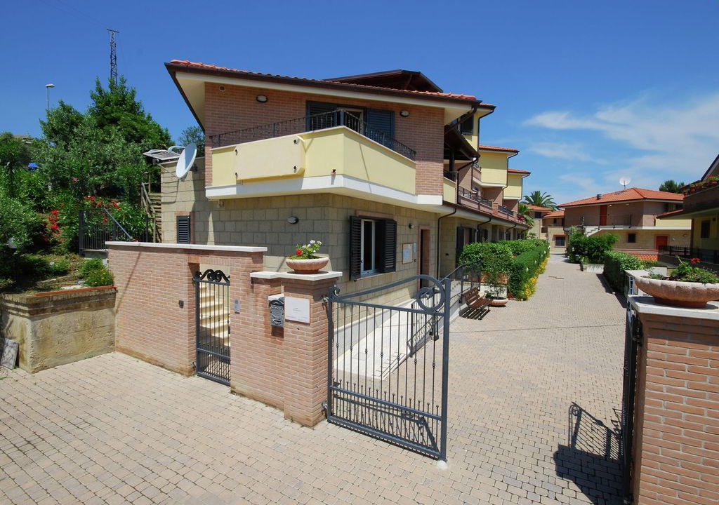 Tortoreto Lido House | Lavish Holiday Home in Tortoreto with Pool