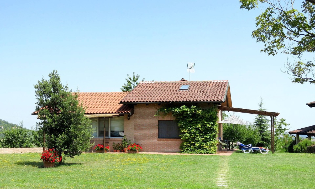 Grazzano Badoglio House | Le Rose Rosse by Interhome