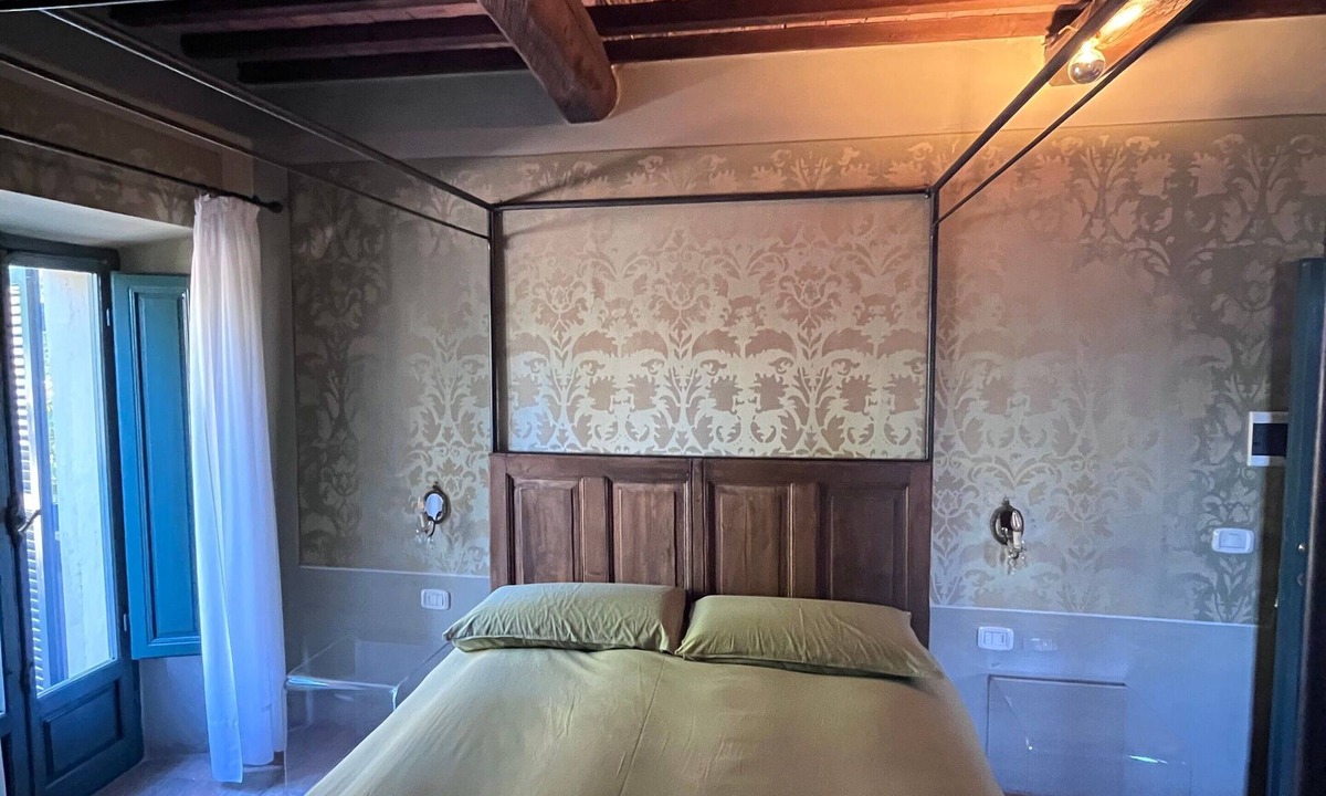 Massa Marittima Apartment | 'Le Scope' Room with Shared Pool, Private Terrace and Shared Garden