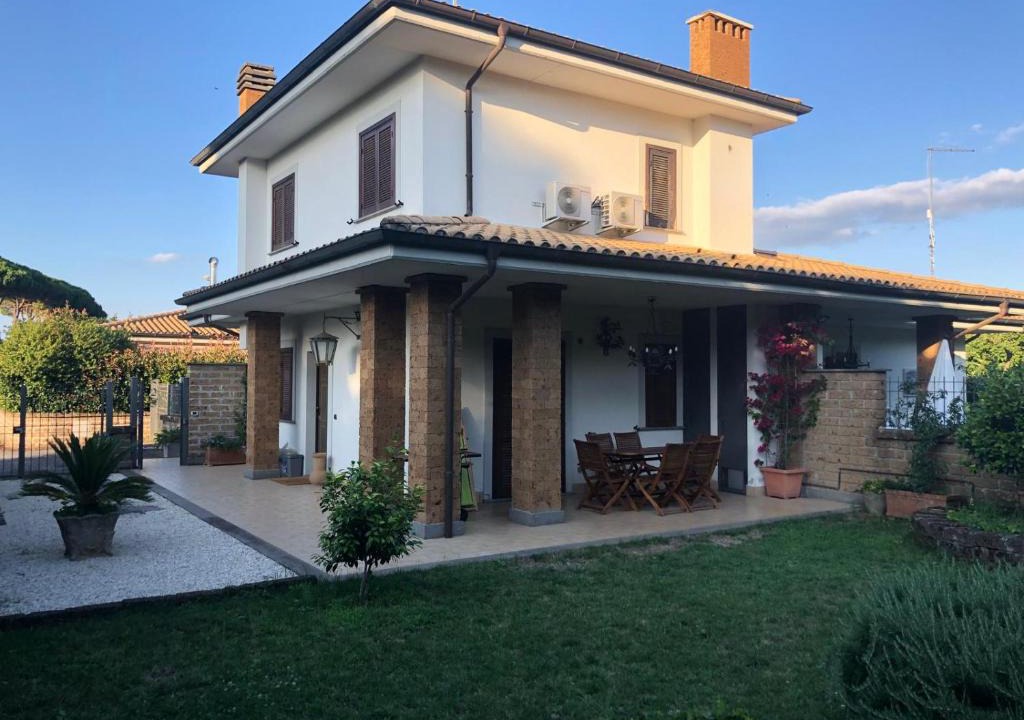 Capranica House | Le Tre Camelie