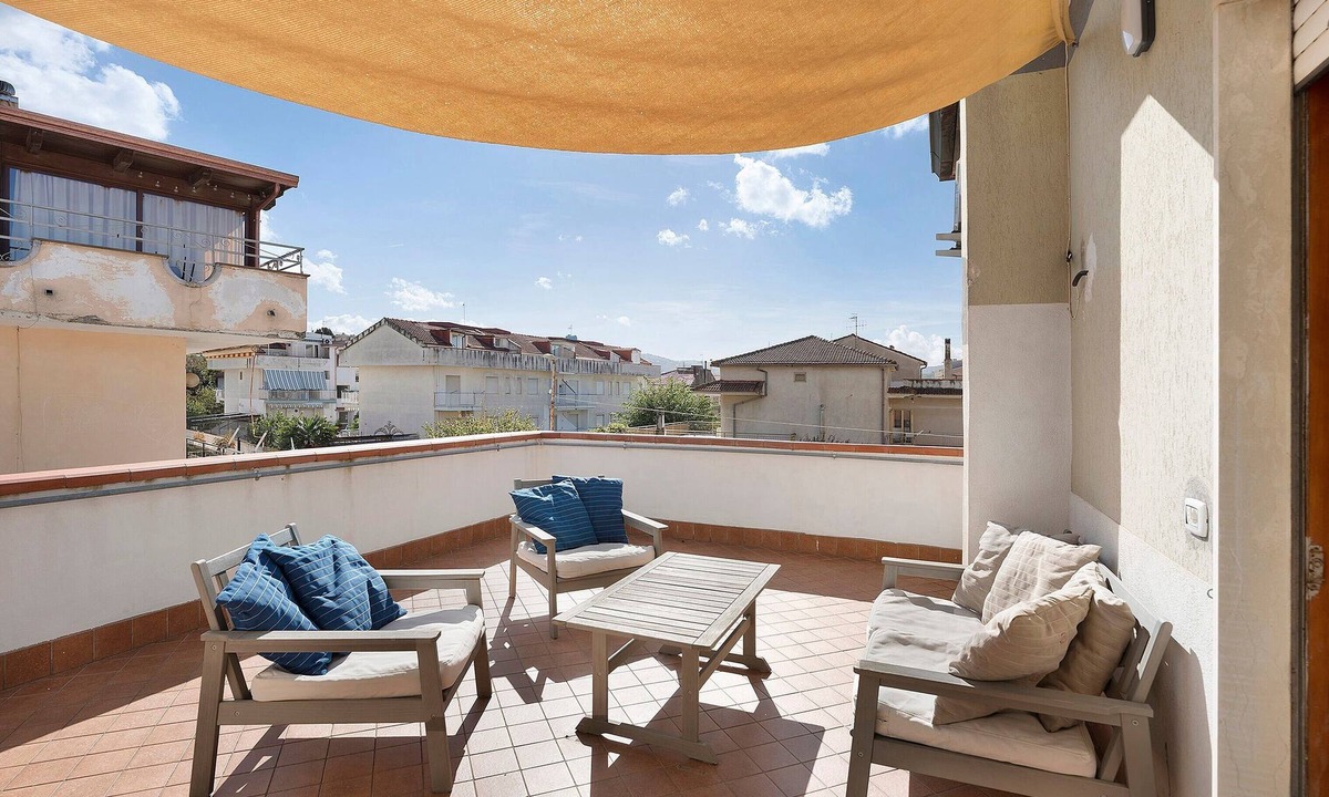 Agropoli Apartment | Libeccio Sea View Apartment with Wi-Fi and Air Conditioning