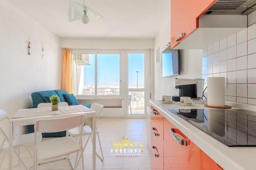 Lido degli Estensi Apartment | Lido degli Estensi Fronte Mare e Balcone