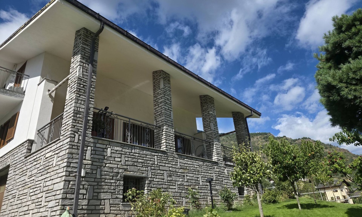Villair-Amerique Apartment | Lighthouse Retreat – Relax in a Peaceful Garden with Breathtaking Mountain Views