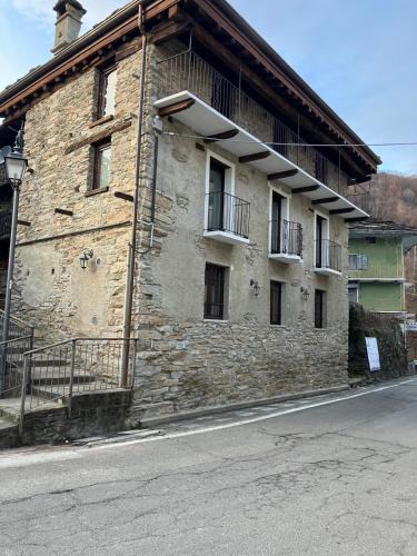Monastero di Lanzo Apartment | Little Chariot