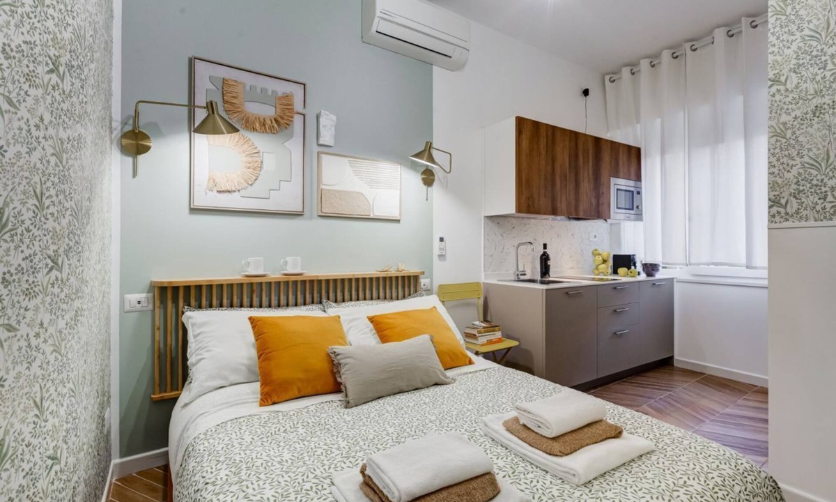 Universita Apartment | Love Nest is a house located on the -1 floor, you need to walk down one floor of stairs, no elevator.The view is interior, no special view, but very quiet!You will have everything you need for cooking, air conditioning, Wi-Fi, sheets and towels, hot wate