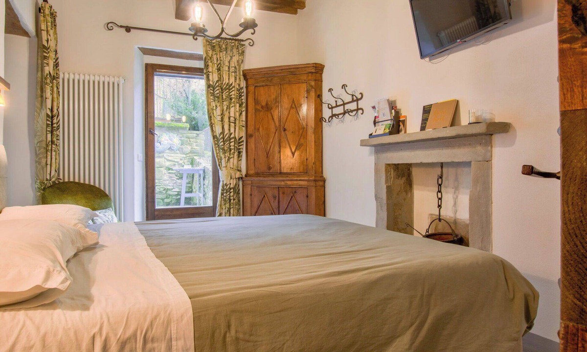 Palazzuolo sul Senio Apartment | Lovely apartment for 2 people with WIFI, TV, patio and pets allowed