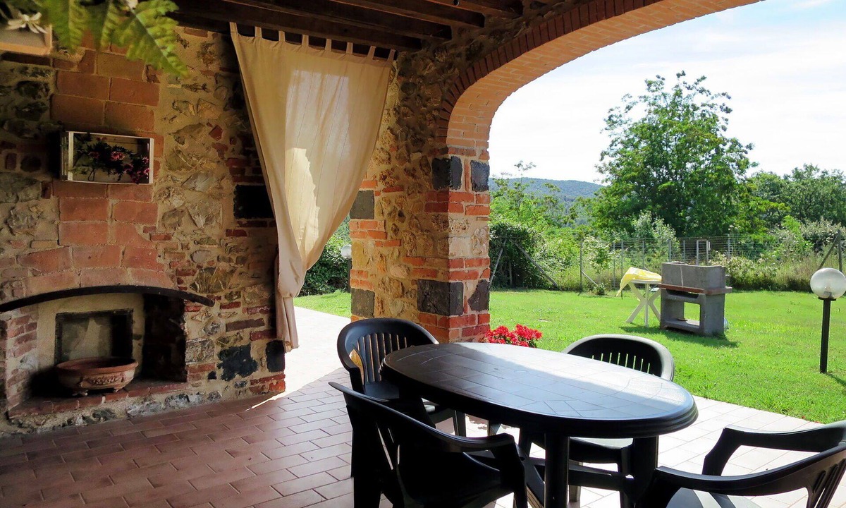 Massa Marittima Apartment | Lovely apartment for 4 guests with pool, WIFI, TV, patio and pets allowed