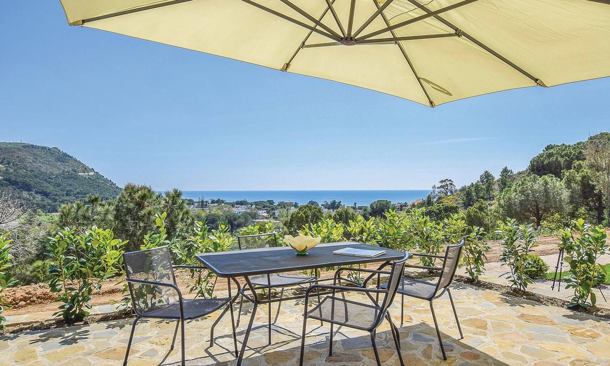 Castellabate Apartment | Lovely apartment in Ogliastro Marina with WiFi