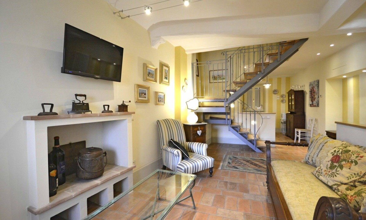 Cortona Old Town Apartment | Lovely apartment for 4 people with WIFI, A/C and TV