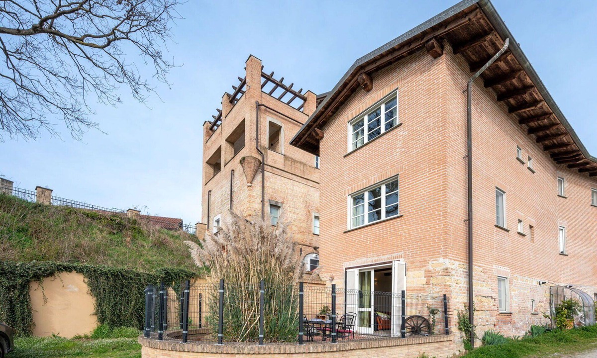 Vignale Monferrato Apartment | Lovely apartment for 4 guests with pool, WIFI, TV, terrace and pets allowed