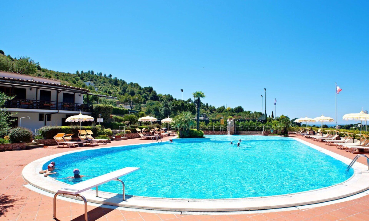 Sperlonga Apartment | Lovely apartment for 2 guests with A/C, pool, WIFI, TV and pets allowed