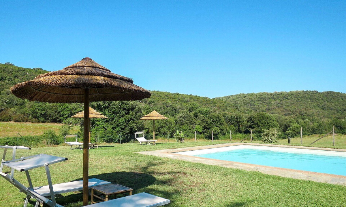 Montorsaio House | Lovely apartment in villa for 2 people with WIFI, pool, TV and patio