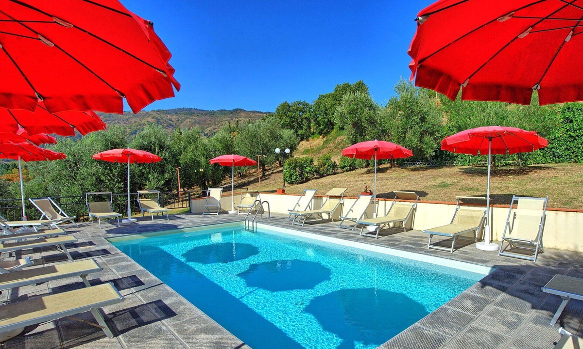 Montebonello Villa | Lovely apartment in villa for 6 guests with WIFI, pool, TV, veranda and pets allowed